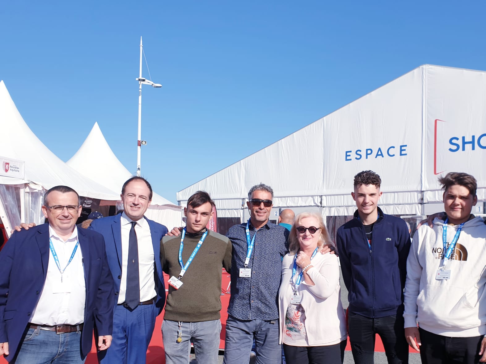 Personnel et élèves du lycée maritime de La Rochelle.