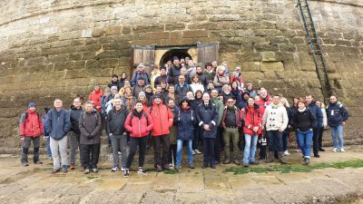 Photo de groupe au pied du phare de Cordouan.