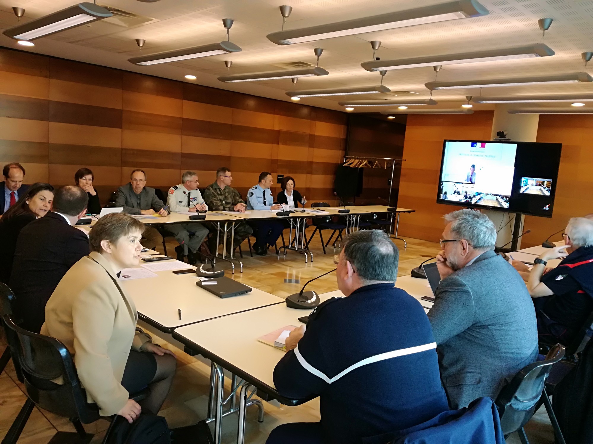 PC de crise à la préfecture de zone organisée le matin du 13 mars 2019 suite au naufrage du cargo Grande América. PC de crise à la préfecture de zone organisée le matin du 13 mars 2019 suite au naufrage du cargo Grande América.